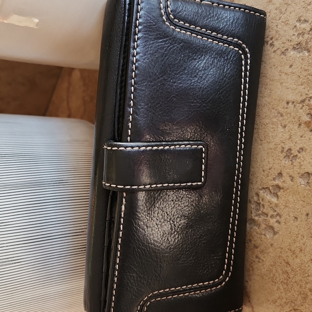 Michael Kors black leather wallet with white stitching - Picture 3 of 12